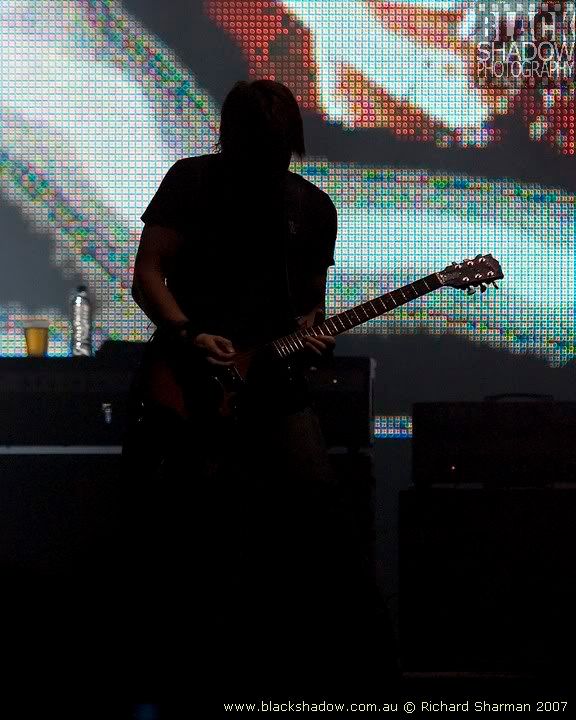 IMAGE: http://i29.photobucket.com/albums/c251/spindoctor66/Keith%20Urban/keith_urban15.jpg