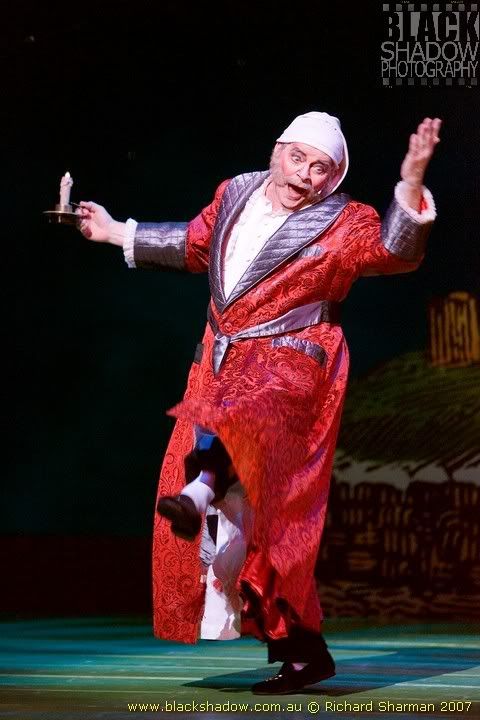 IMAGE: http://i29.photobucket.com/albums/c251/spindoctor66/Pirates%20of%20Penzance/POP28.jpg