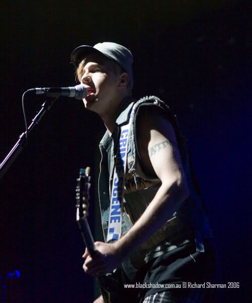 IMAGE: http://i29.photobucket.com/albums/c251/spindoctor66/dis01.jpg