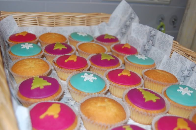 http://i29.photobucket.com/albums/c262/DomimvMerel/Kerstlunch-cakejes004.jpg