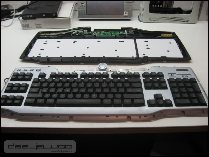 Then i removed the actual keyboard from the bottom cover: