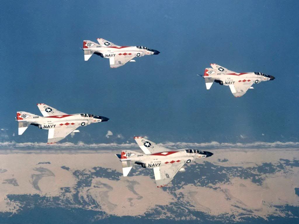 F-4B_Phantoms_of_VF-102_in_flight_in_1962-RET.jpg