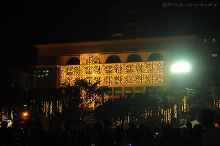 Oh, there's the Beato Angelico Building during the Paskuhan! So pretty to look at.