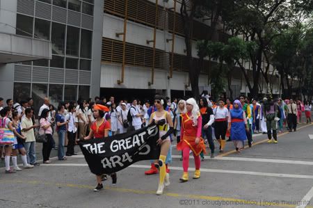 Then, here's the parade of the great AR4-5. They were portraying Dragon Ball Z characters then, and they looked good in costumes! (The theme for this year's arki week is games-related, by the way.)