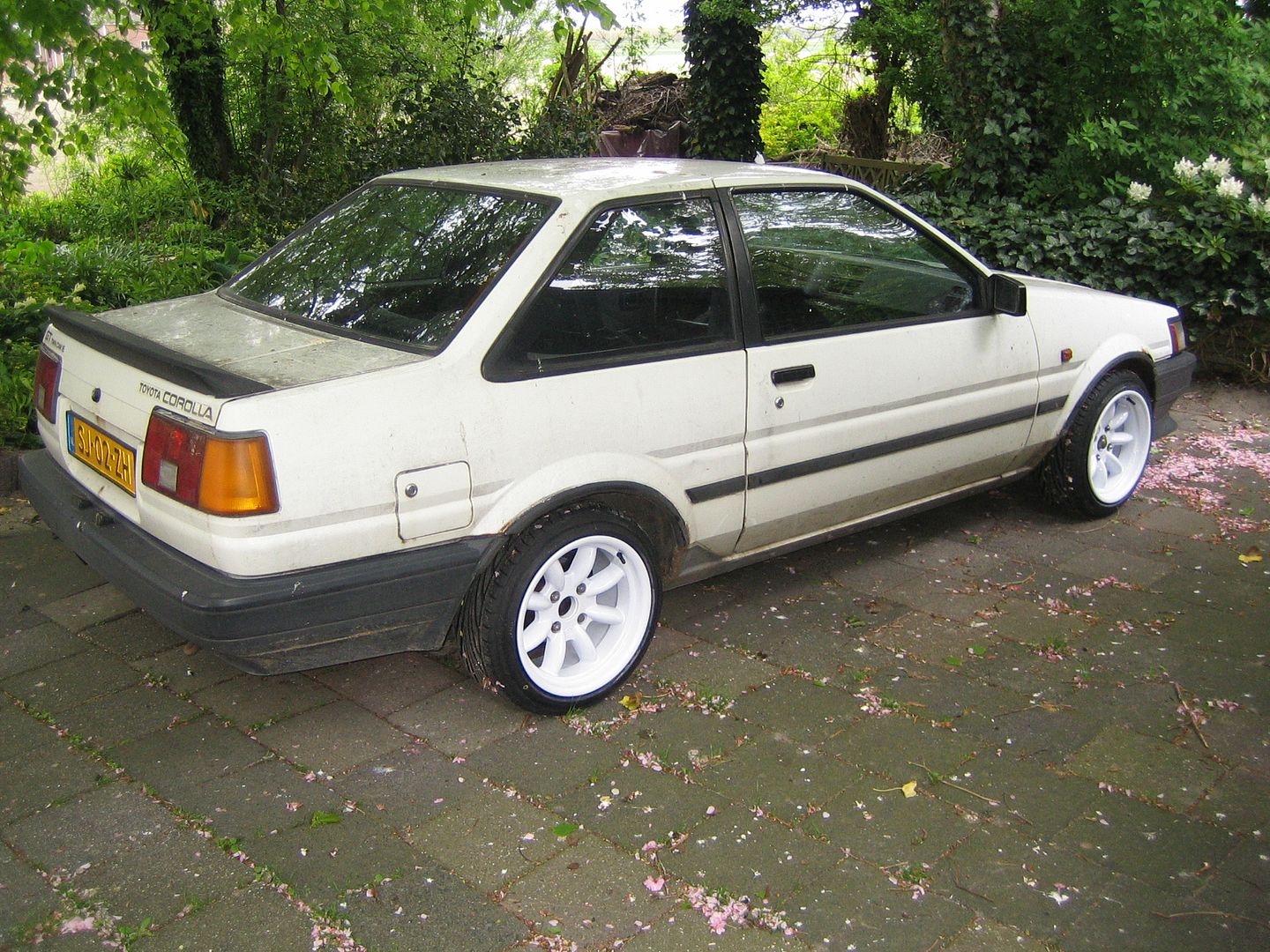 [Image: AEU86 AE86 - Car height, how much lower can it go..]