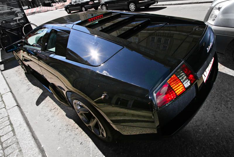 IMAGE: http://i29.photobucket.com/albums/c289/Ferosso/lambo2.jpg