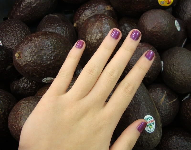 This is what the blogger do while in grocery shop, taking nail pictures with 