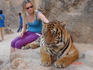 Lucinda met een stoere tijger