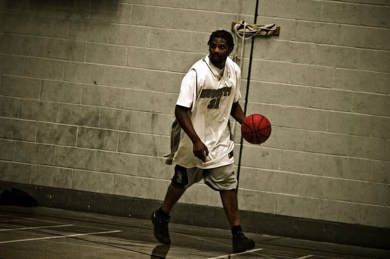 http://i29.photobucket.com/albums/c293/nephrite78180/basketball-18_filtered.jpg